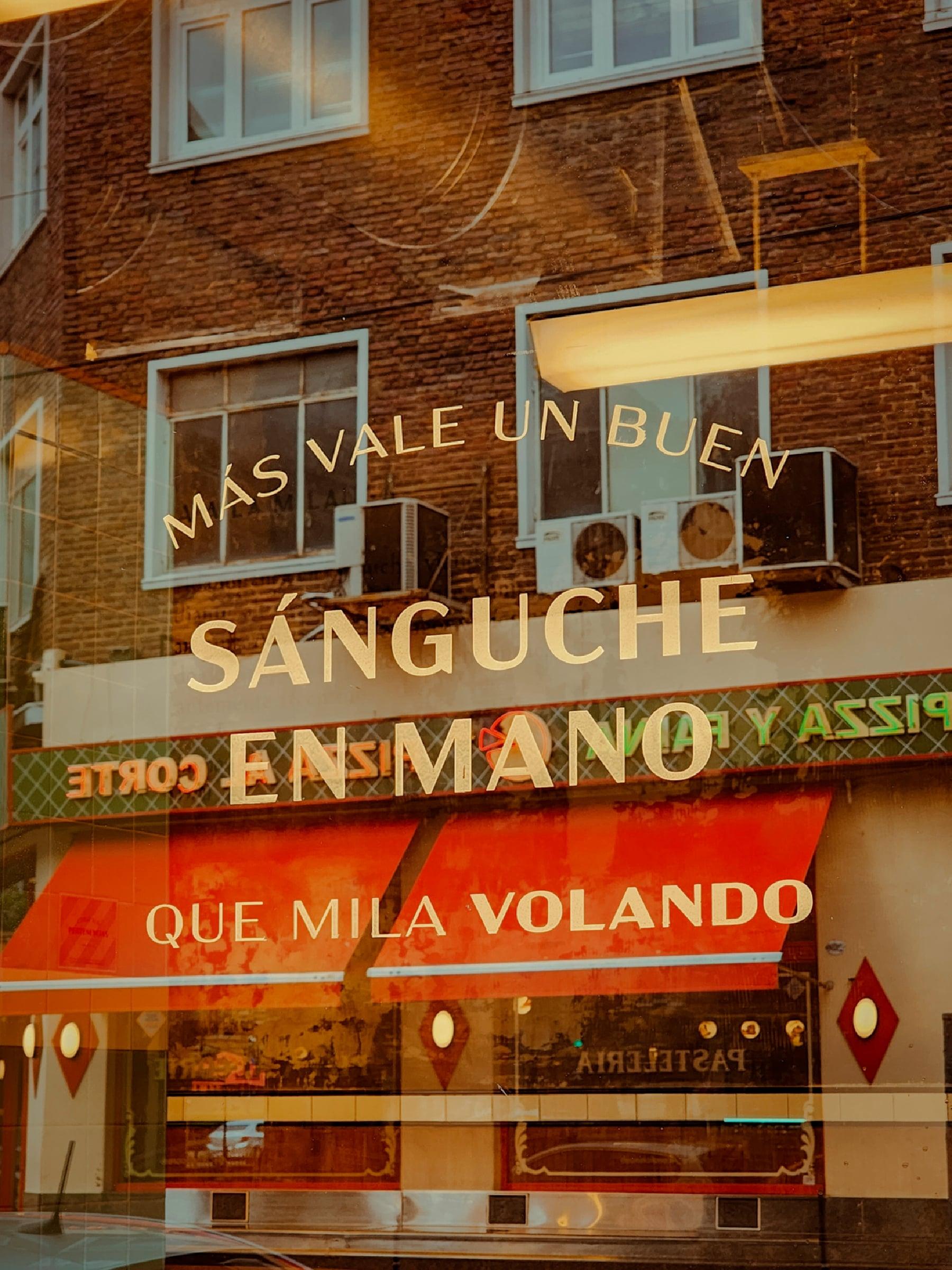 Más vale un buen sánguche en mano que mil volando Más vale un buen sánguche en mano que mil volando