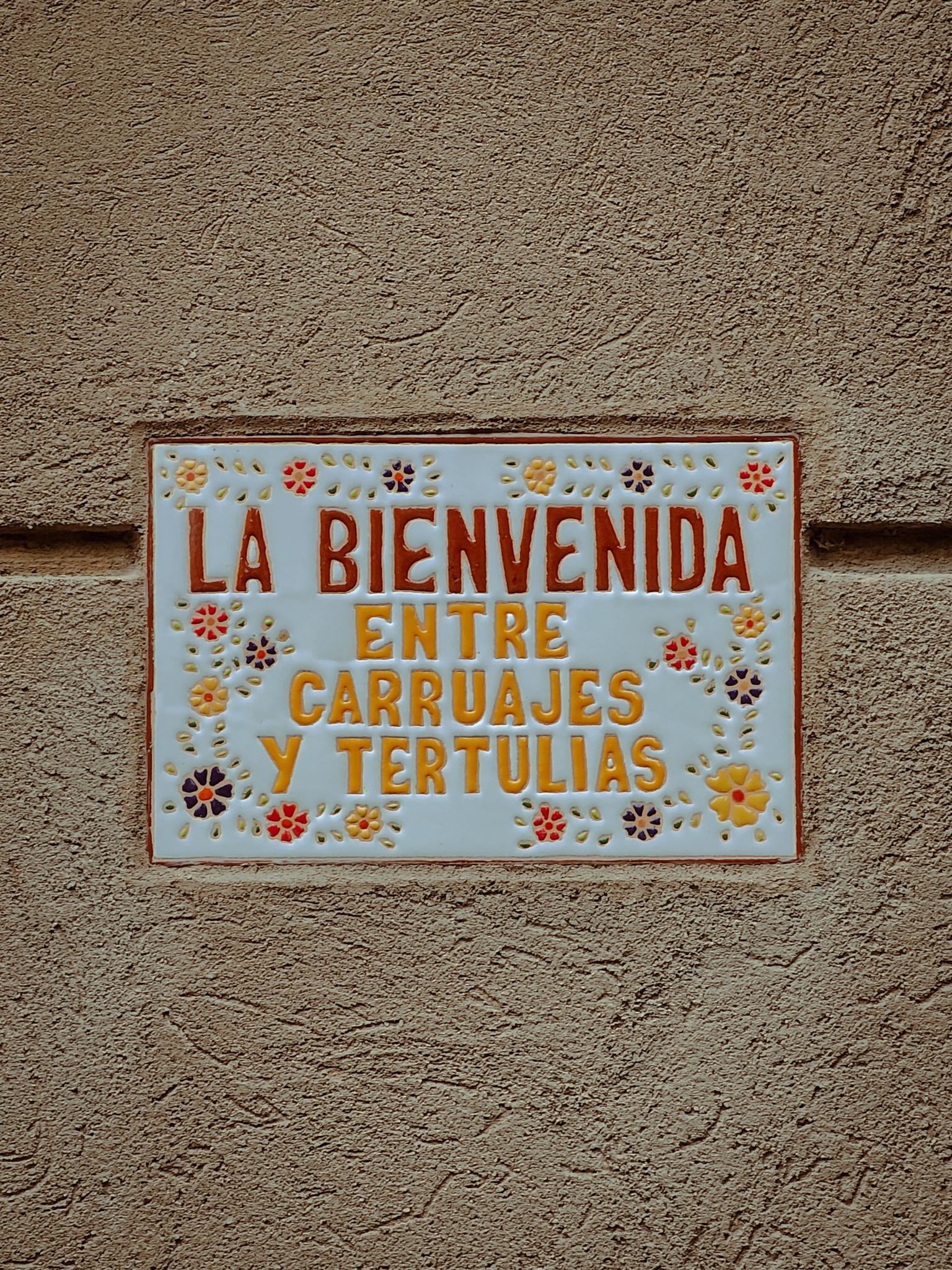 La bienvenida entre carruajes y tertulias La bienvenida entre carruajes y tertulias